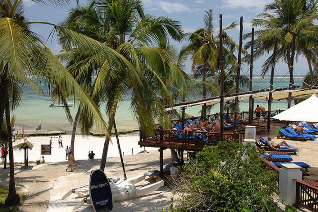 Voyager Beach Resort Момбаса Екстериор снимка