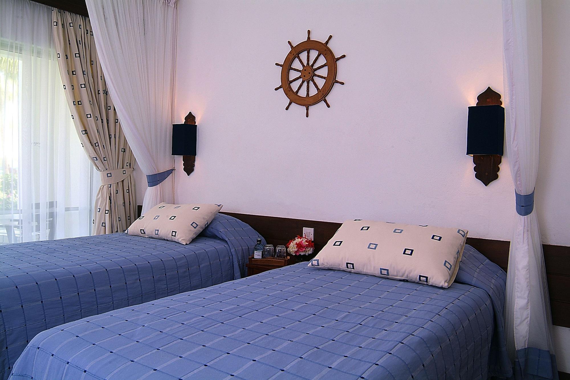 Voyager Beach Resort Момбаса Екстериор снимка
