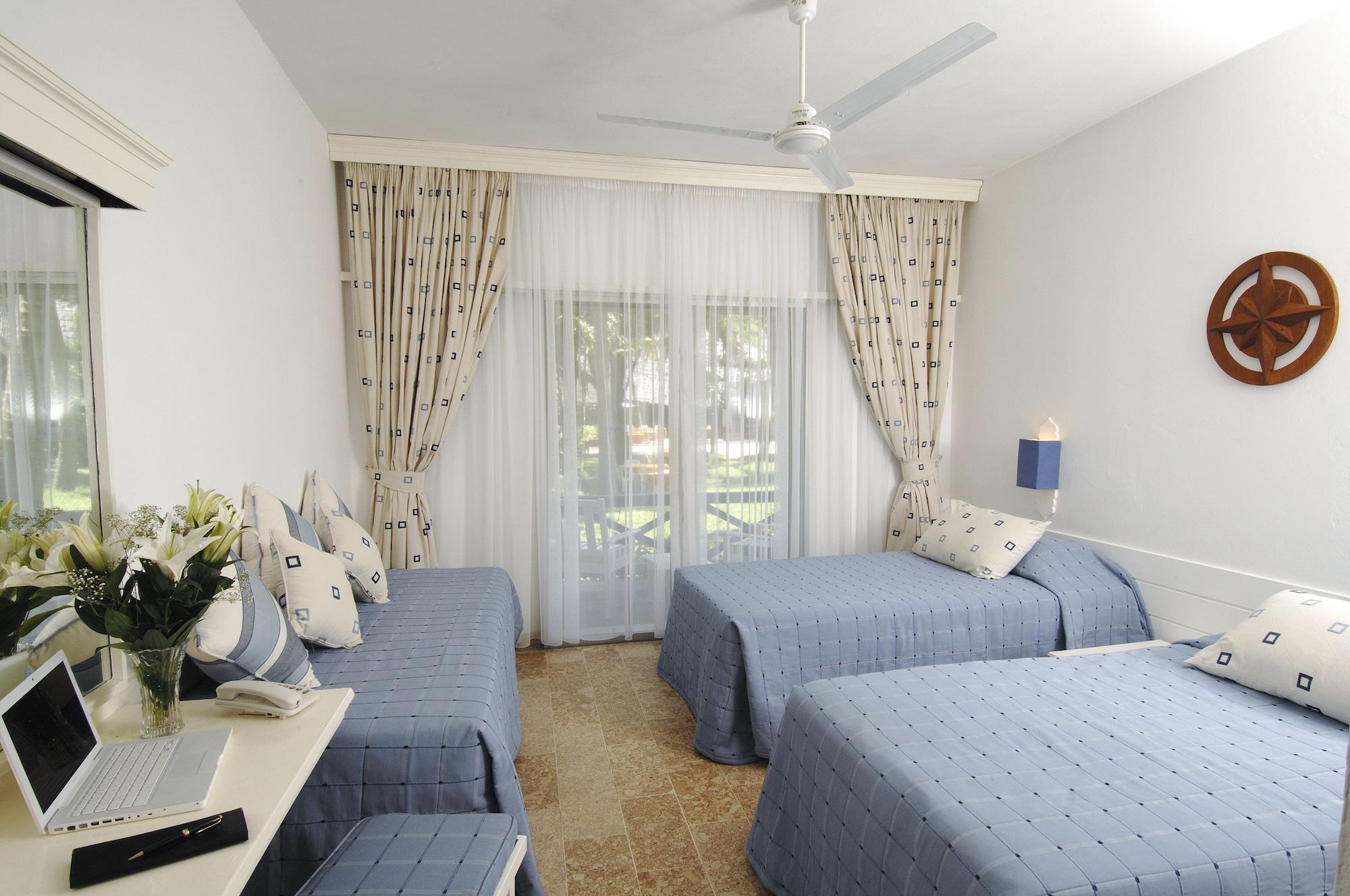 Voyager Beach Resort Момбаса Стая снимка