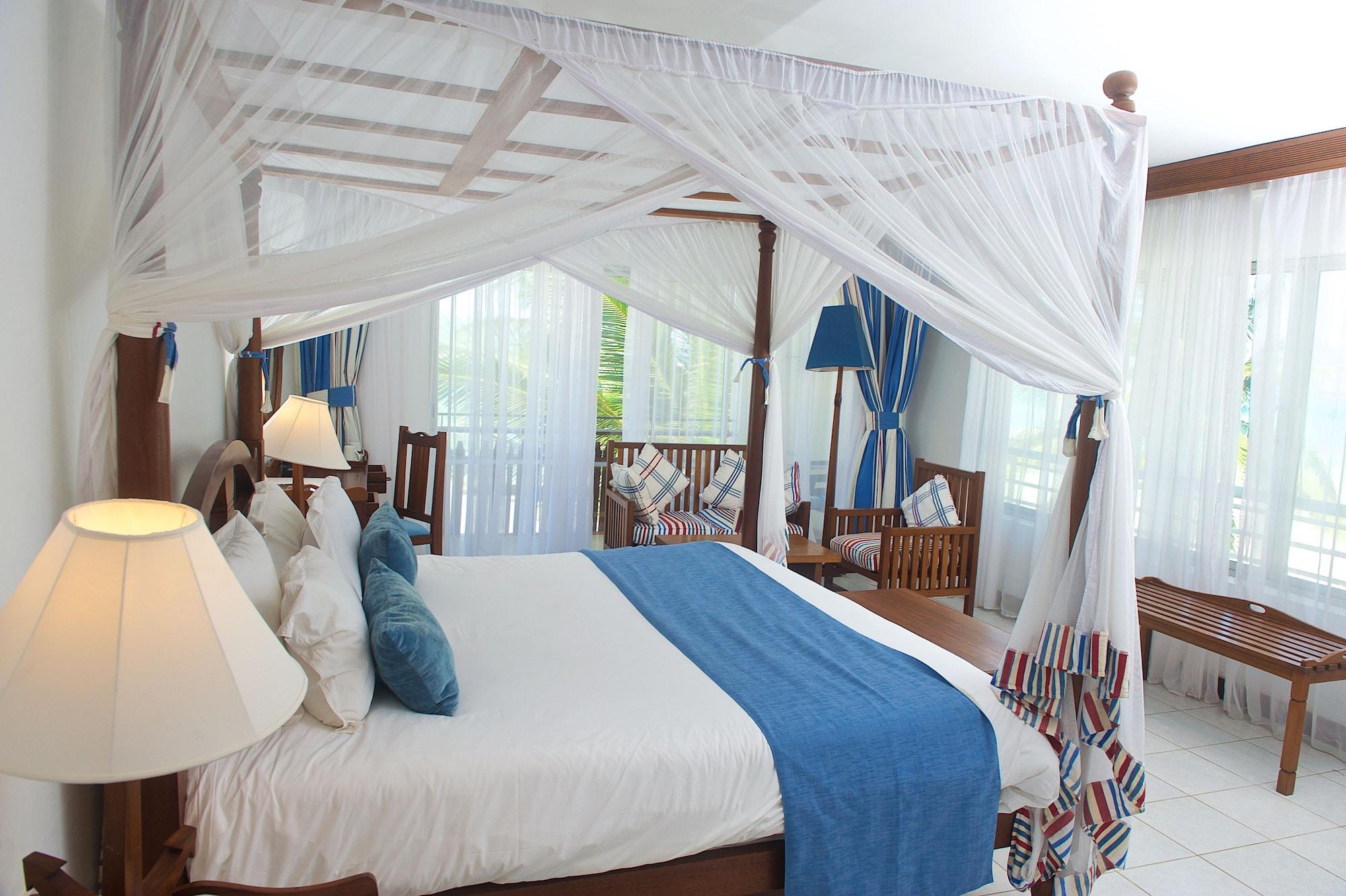 Voyager Beach Resort Момбаса Екстериор снимка