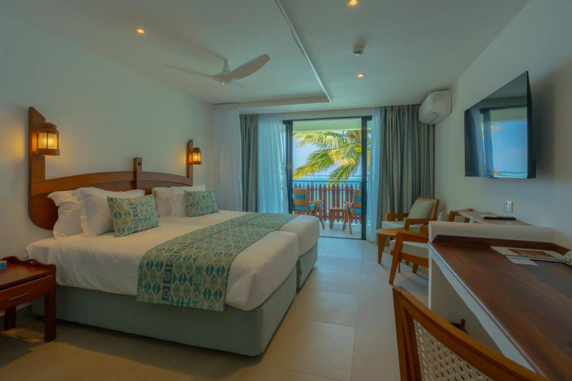 Voyager Beach Resort Момбаса Екстериор снимка
