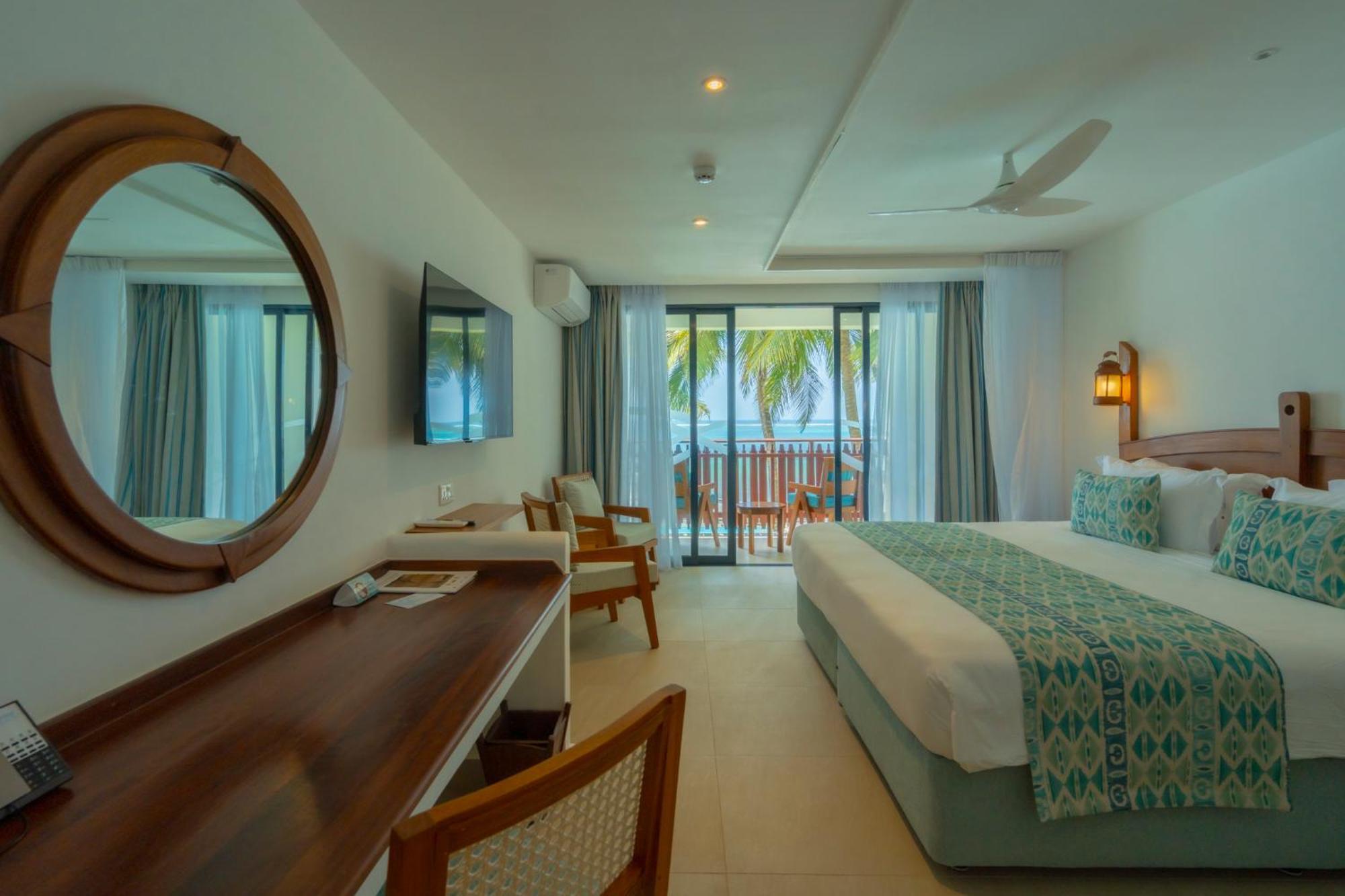Voyager Beach Resort Момбаса Екстериор снимка