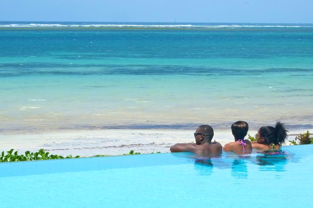 Voyager Beach Resort Момбаса Екстериор снимка