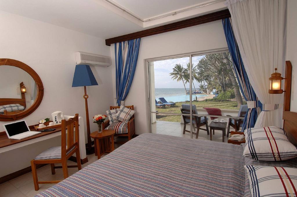 Voyager Beach Resort Момбаса Стая снимка