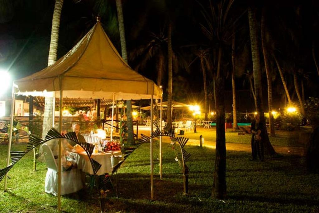 Voyager Beach Resort Момбаса Екстериор снимка