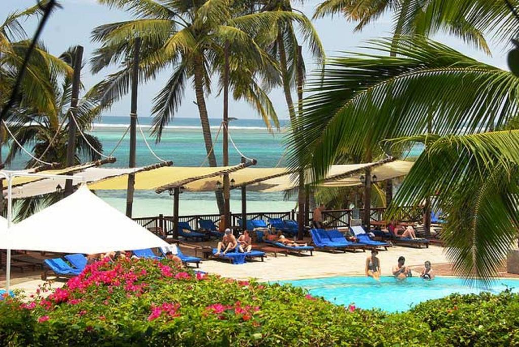 Voyager Beach Resort Момбаса Екстериор снимка