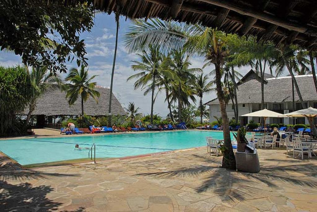 Voyager Beach Resort Момбаса Екстериор снимка