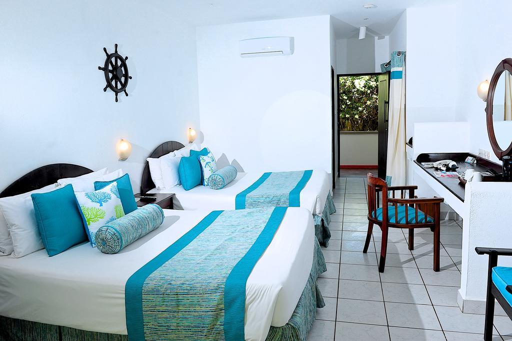 Voyager Beach Resort Момбаса Екстериор снимка