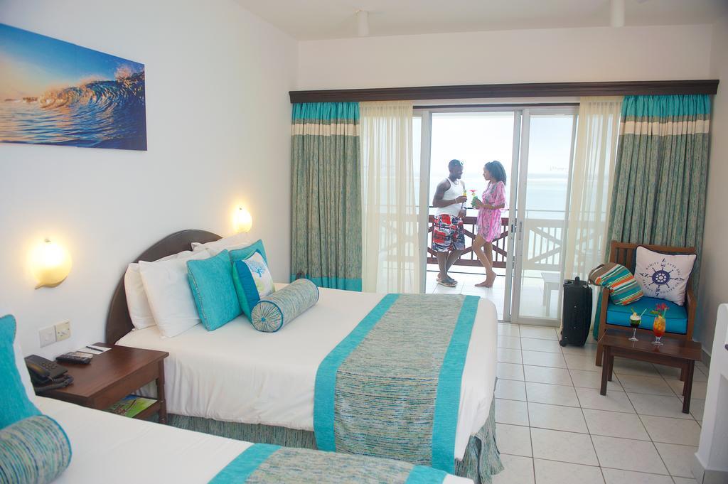 Voyager Beach Resort Момбаса Екстериор снимка