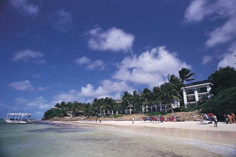 Voyager Beach Resort Момбаса Екстериор снимка