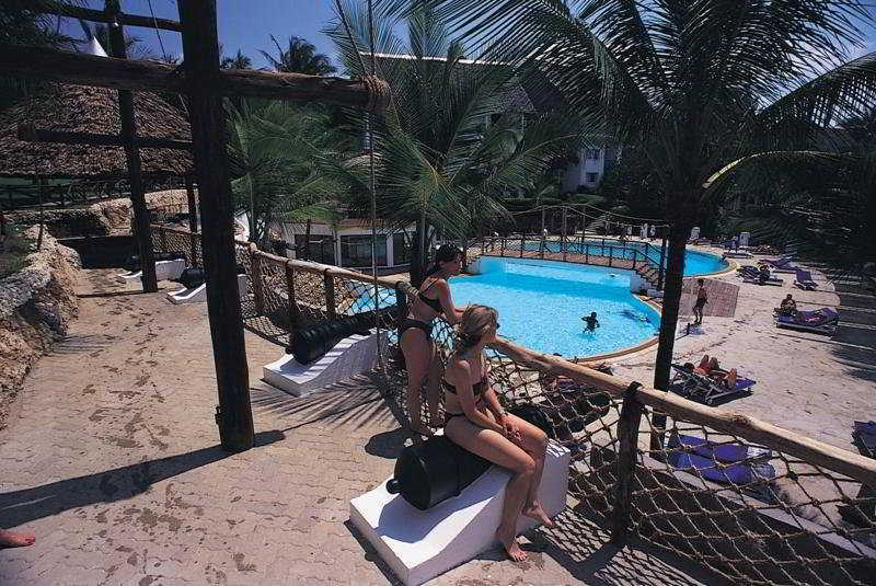 Voyager Beach Resort Момбаса Екстериор снимка